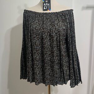 Top -Off the Shoulder